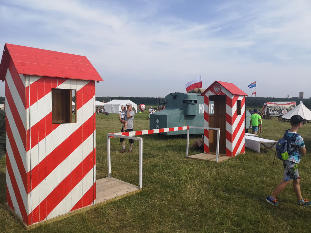 F-16, najlepsi piloci, zabytkowe samoloty i zapierające dech lotnicze akrobacje zgromadziły tłumy widzów  na katowickim Muchowcu! [ZDJĘCIA, AUDIO]