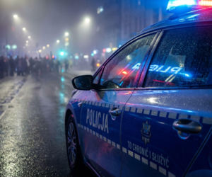 Pościg policyjny we Wrocławiu. Nie żyje mężczyzna przewożony w bagażniku