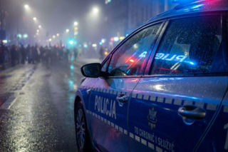 Pościg policyjny we Wrocławiu. Nie żyje mężczyzna przewożony w bagażniku