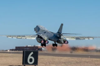 Z cmentarzyska wprost do ponownej służby. Niezwykła historia odrodzenia bombowca B-1B Lancer