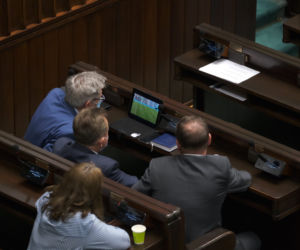 Podczas posiedzenia Sejmu posłowie oglądali mecz Polska - Szwecja