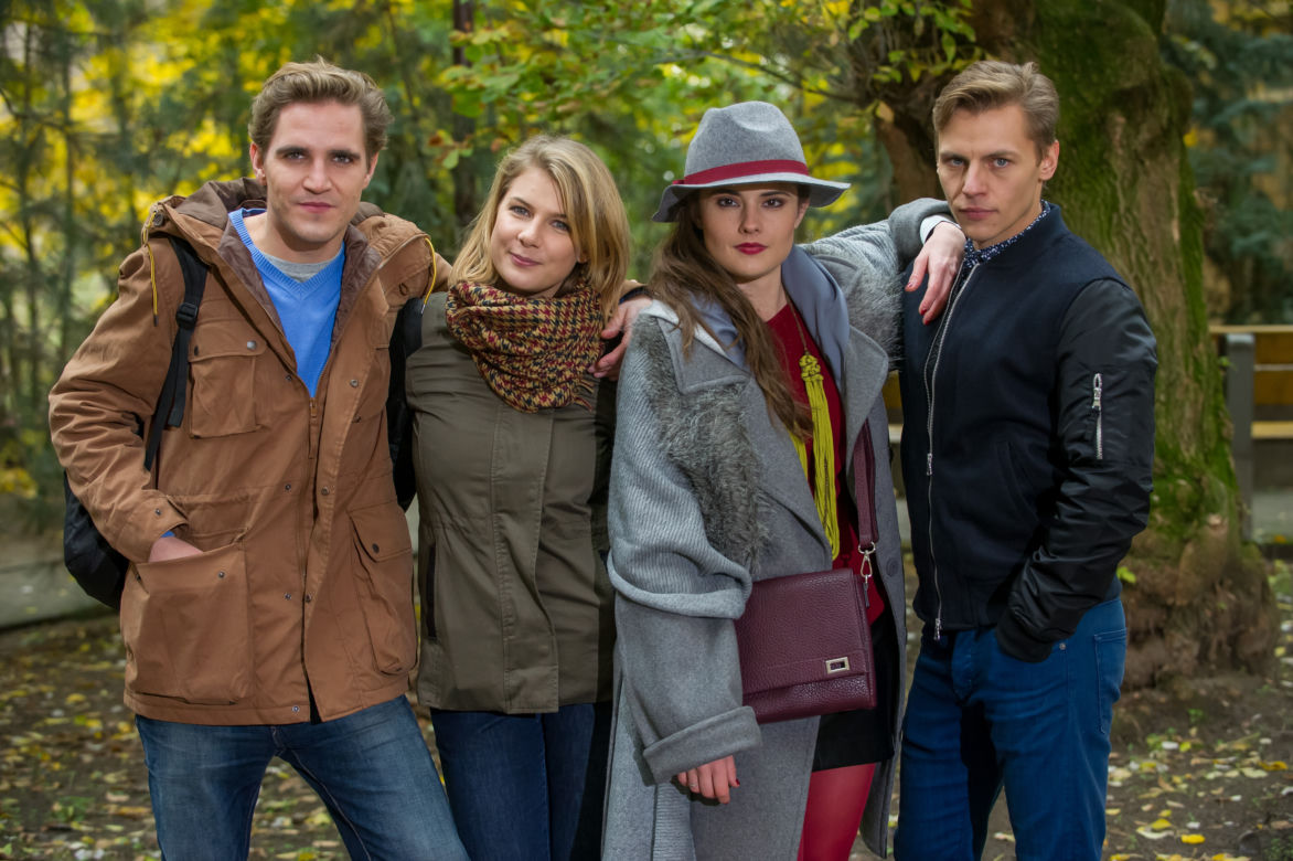 Na Wspólnej. Ola (Marta Wierzbicka), Klaudia (Julia Trembecka), Konrad (Igor Obłoza), Indiana (Przemysław Wyszyński)