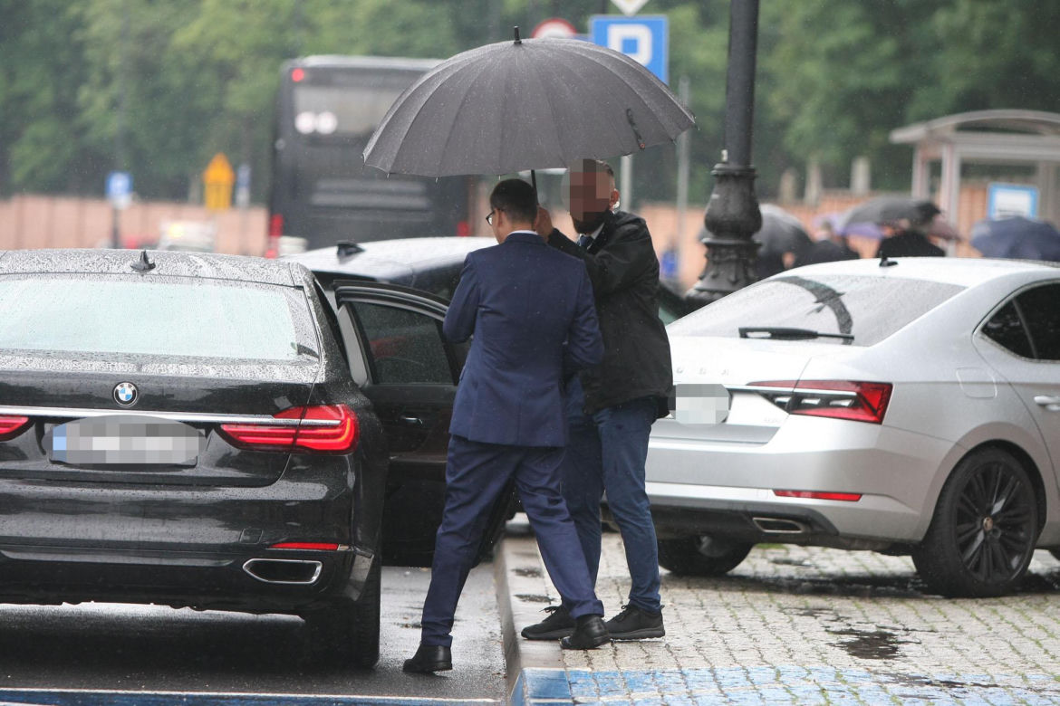 Morawiecki pod ochroną na miesięcznicy 