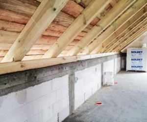 Ocieplenie poddasza styropianem – kiedy się sprawdzi i jak uniknąć błędów