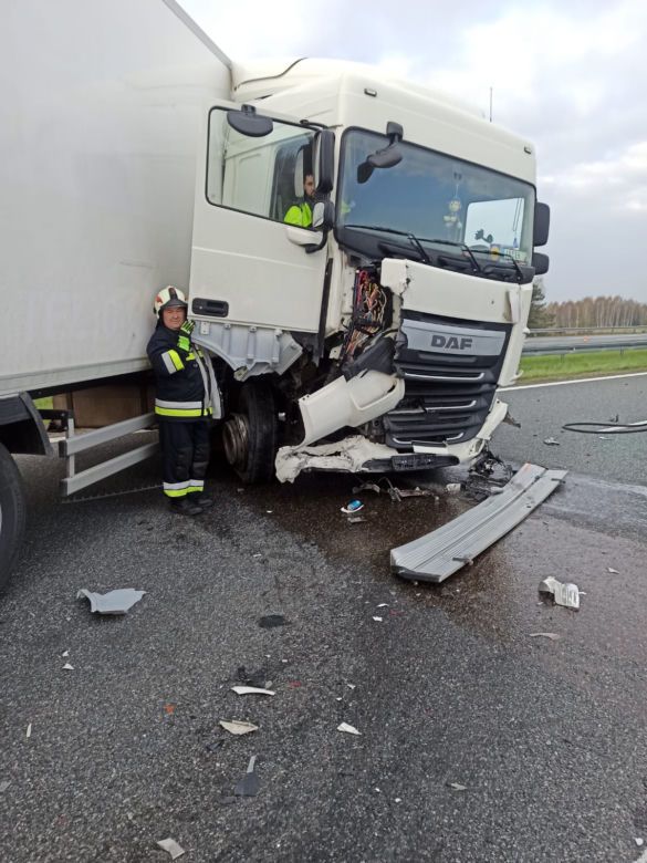 Gigantyczna kraksa na A4 pod Tarnowem! 15 osób poszkodowanych