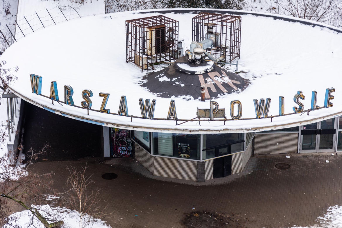 Warszawskie stacje kolejowe - zdjęcia. Zobacz najpiękniejsze z nich! Ochota, Powiśle, Międzylesie i inne - oto perły wśród dworców i peronów