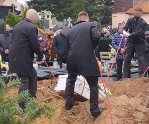 Pożar wybuchł w nocy. Ogień i dym odcięły drogę ucieczki czteroosobowej rodzinie