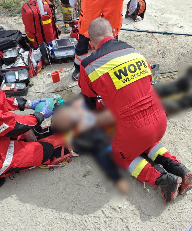 Tragiczny finał poszukiwań pod Włocławkiem. Ciało mężczyzny dryfowało w stawie