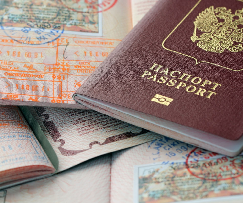 Komisja Europejska. Wezwała też kraje Unii do cofnięcia obywatelstwa przyznanego w ramach programu złotych paszportów Rosjanom i Białorusinom