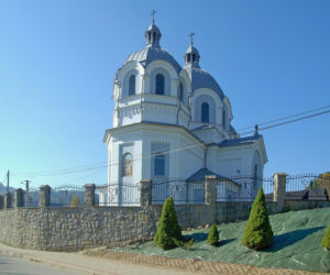 To jedna z najpiękniejszych wsi w województwie małopolskim. Kiedyś była częścią popularnego uzdrowiska