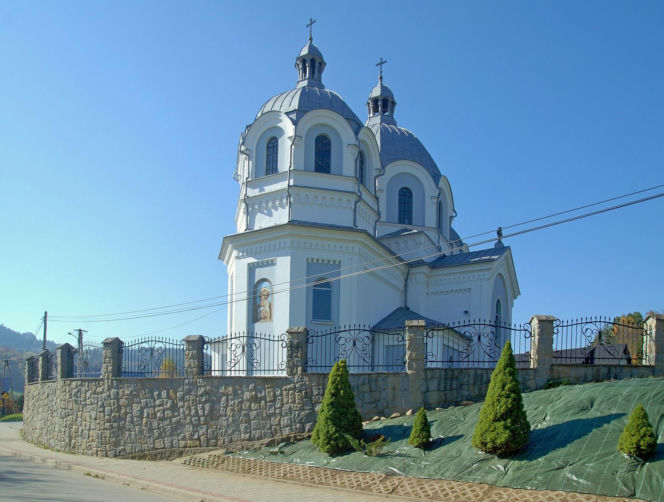 To jedna z najpiękniejszych wsi w województwie małopolskim. Kiedyś była częścią popularnego uzdrowiska