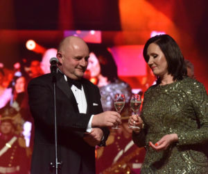 XIV Marszałkowski Bal Dobroczynny w CKK Jordanki. Zdjęcia ze środka. Efektowne kreacje VIP-ów