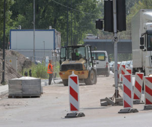 Przebudowa Wybrzeża Helskiego. Robotnicy bimbają na budowie