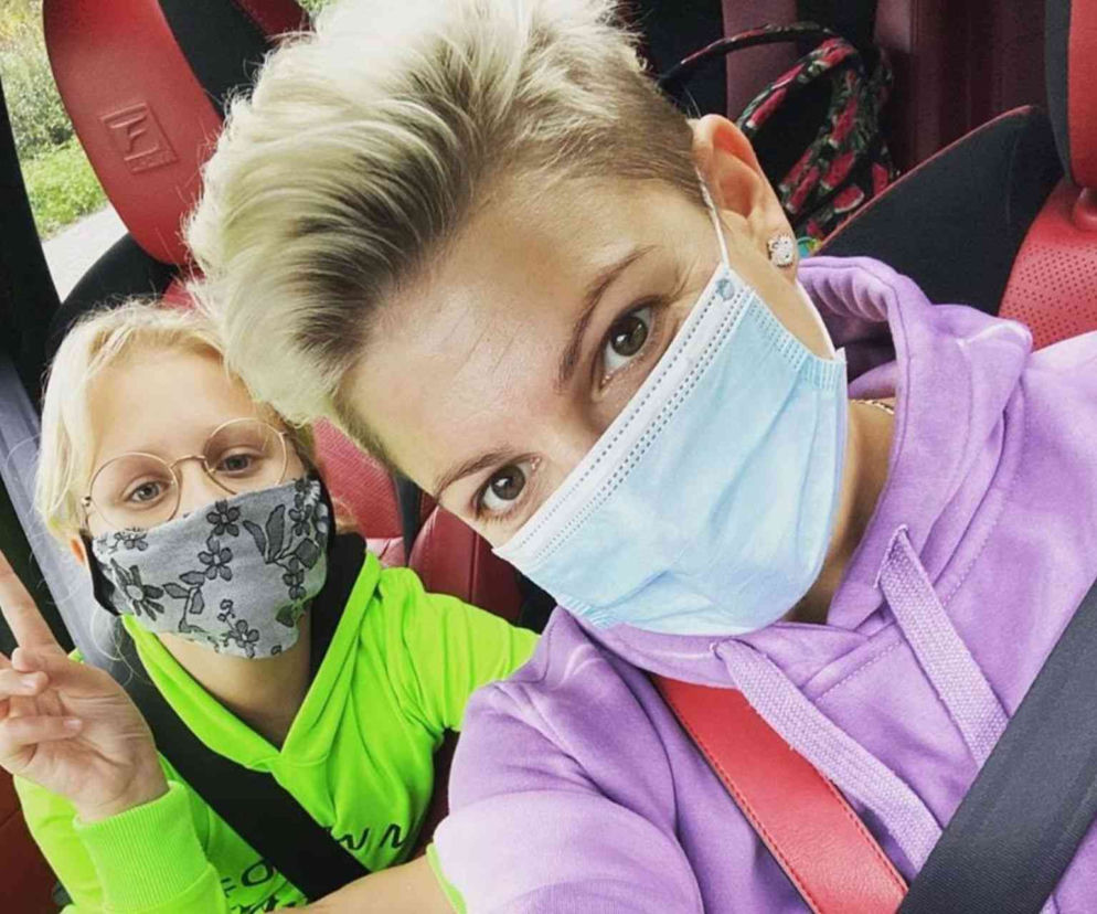Magda Narożna skrytykowana za maseczkę w samochodzie. W domu też nosicie? [ZDJĘCIA]