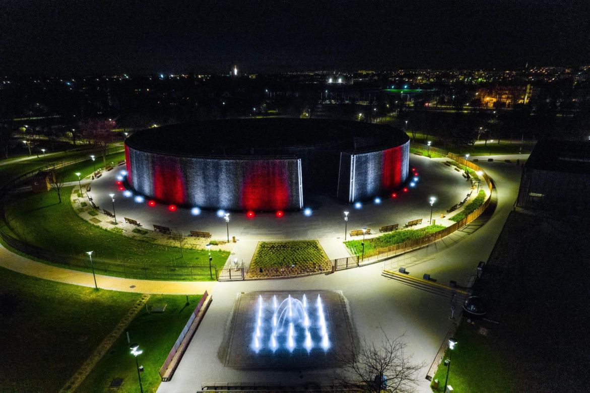 Tężnia w Busku-Zdroju piękna także nocą. Zobacz zdjęcia
