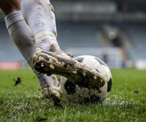 Korona Kielce pokonuje Widzew Łódź na wyjeździe. Pierwsza wygrana w sezonie