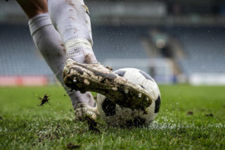 Korona Kielce pokonuje Widzew Łódź na wyjeździe. Pierwsza wygrana w sezonie