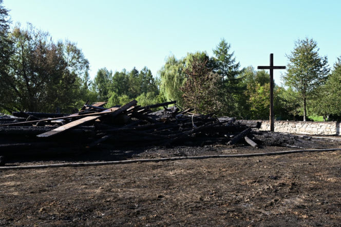 Krzyż przetrwał inferno. Zadziałała opatrzność?