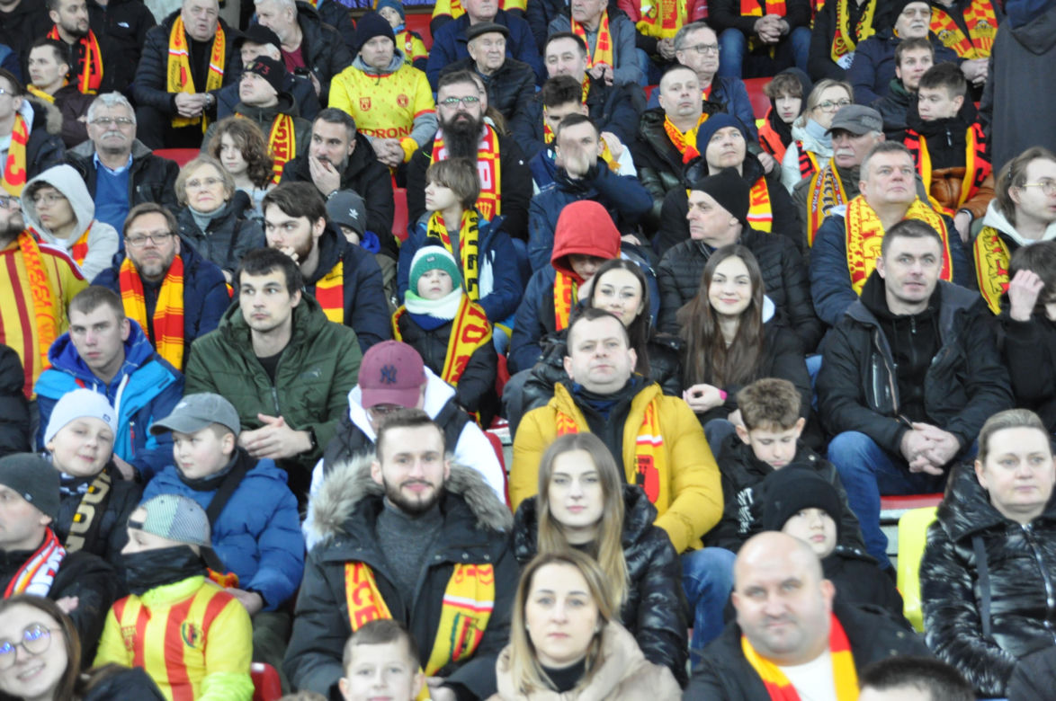Korona Kielce - Legia Warszawa. Zdjęcia kibiców na Suzuki Arenie