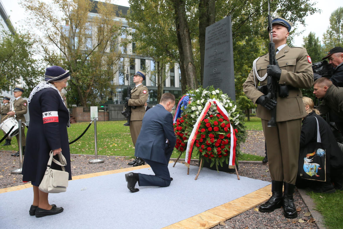 Amerykański generał z powstańcami warszawskimi. Nowy projekt Muzeum Powstania i ambasady USA
