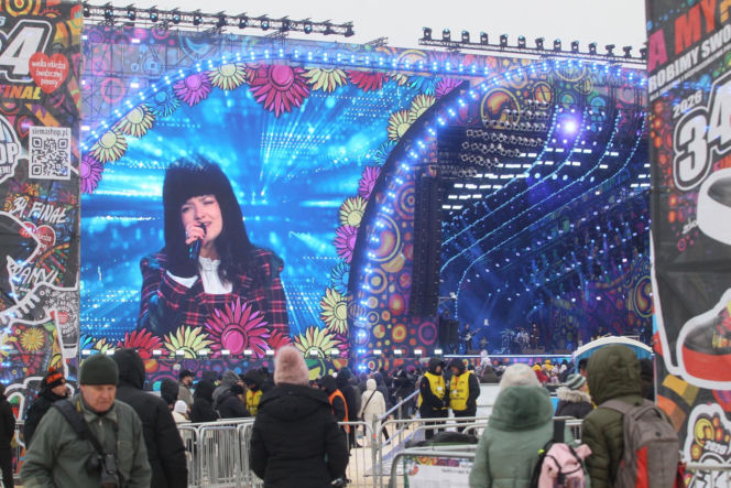 Zbierali do puszki na zdrowe brzuszki. Serduszkowe szaleństwo opanowało stolicę