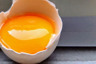  Cholesterol w jajkach pod lupą. Czy samo białko to lepszy wybór dla serca?