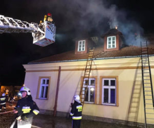 W Zakliczynie PŁONĄŁ ratusz! Wóz strażacki Jelcz uszkodzony w czasie akcji! 