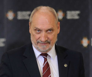 Polacy nie chcą powrotu Macierewicza