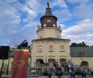 Spotkanie autorskie Artura Ziontka i koncert siedleckich artystów przy fontannie 18.08.2021