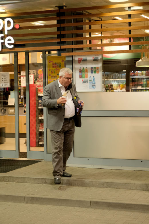 Ryszard Czarnecki świętował hot-dogiem
