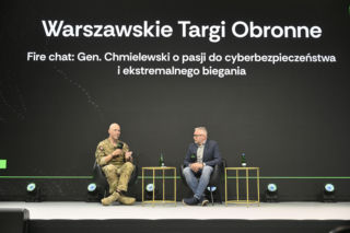 Warszawskie Targi Obronne. Scena Biała. Fire chat: Gen. Chmielewski o pasji do cyberbezpieczeństwa i i ekstremalnego biegania