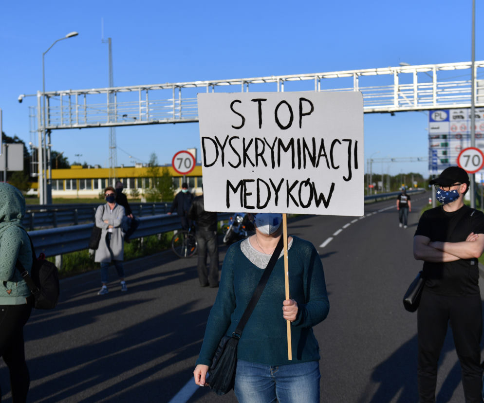 Protest medyków na granicy polsko-niemieckiej w Lubieszynie