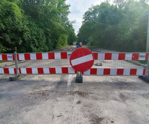 Ulica Starkiewicza zamknięta po awarii wodociągu