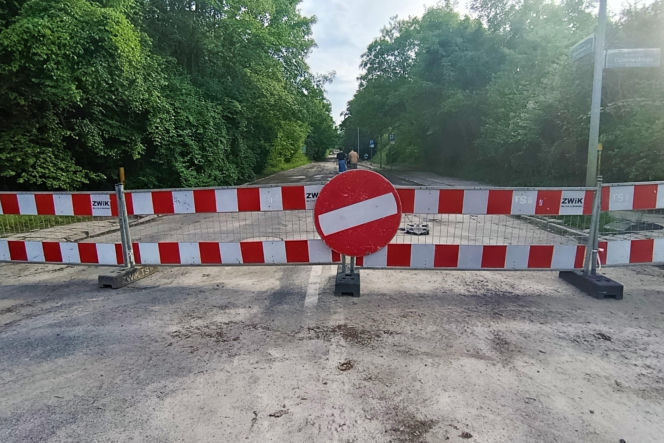 Ulica Starkiewicza zamknięta po awarii wodociągu