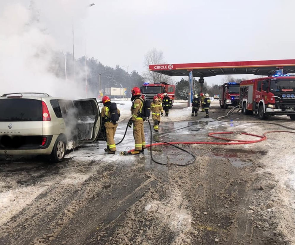 Na stacji benzynowej zapalił się samochód. Cudem nie doszło do eksplozji.