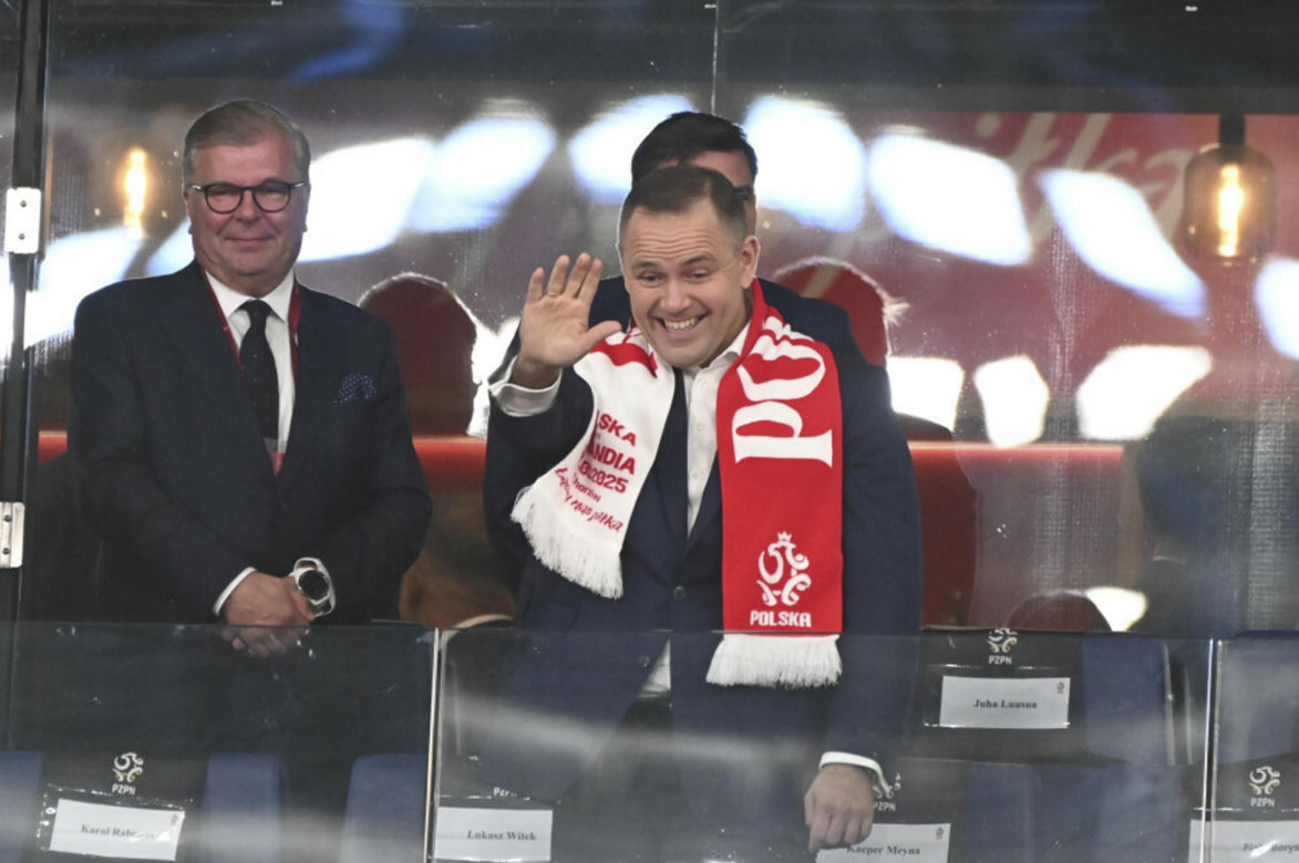 Karol Nawrocki na meczu Polska - Finlandia