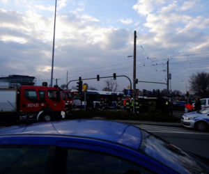 Kraków: Poważny wypadek na rondzie Grunwaldzkim. Karetka zderzyła się z autobusem
