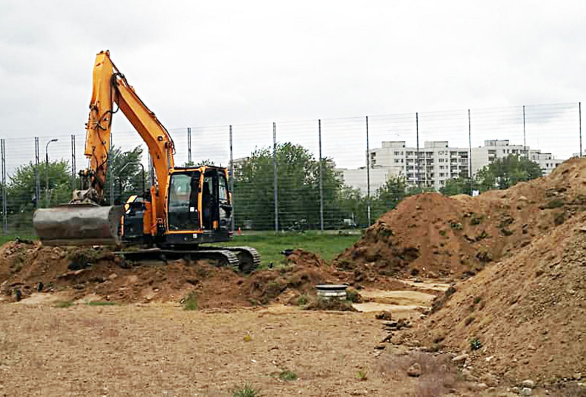 Mieszkańcy doczekają się pierwszego pełnowymiarowego boiska do piłki nożnej. "Prace idą pełna parą"