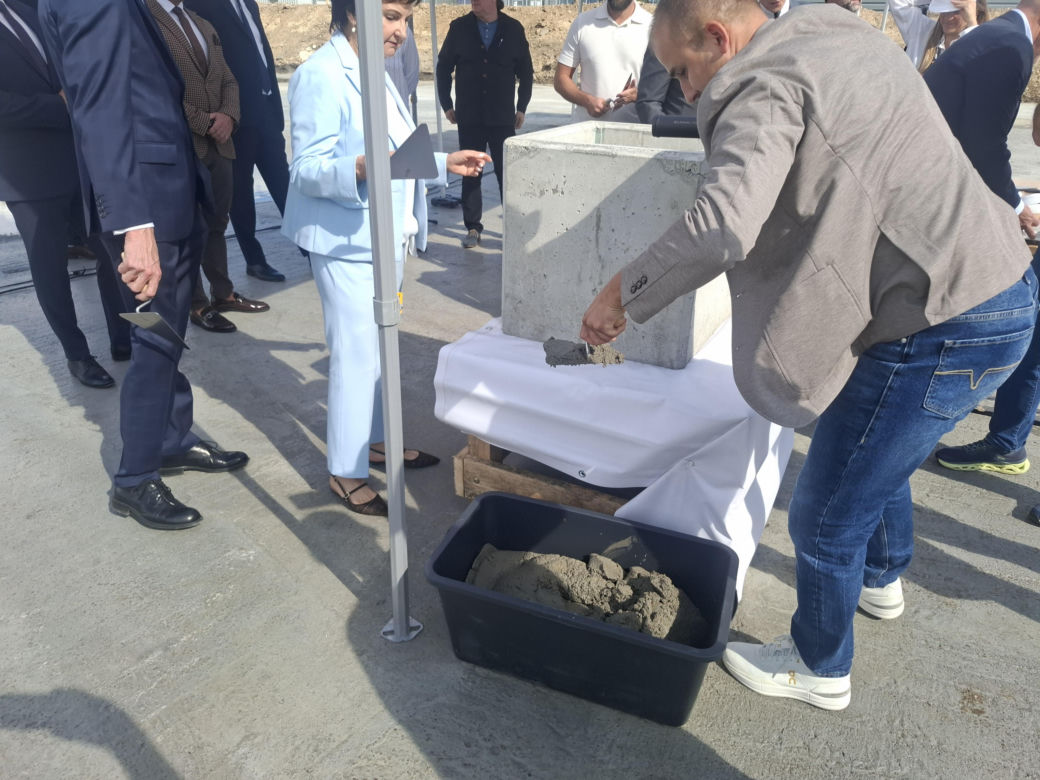 Budowa salonu Lexusa