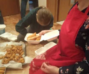 Karmimy pierogami naszych obrońców