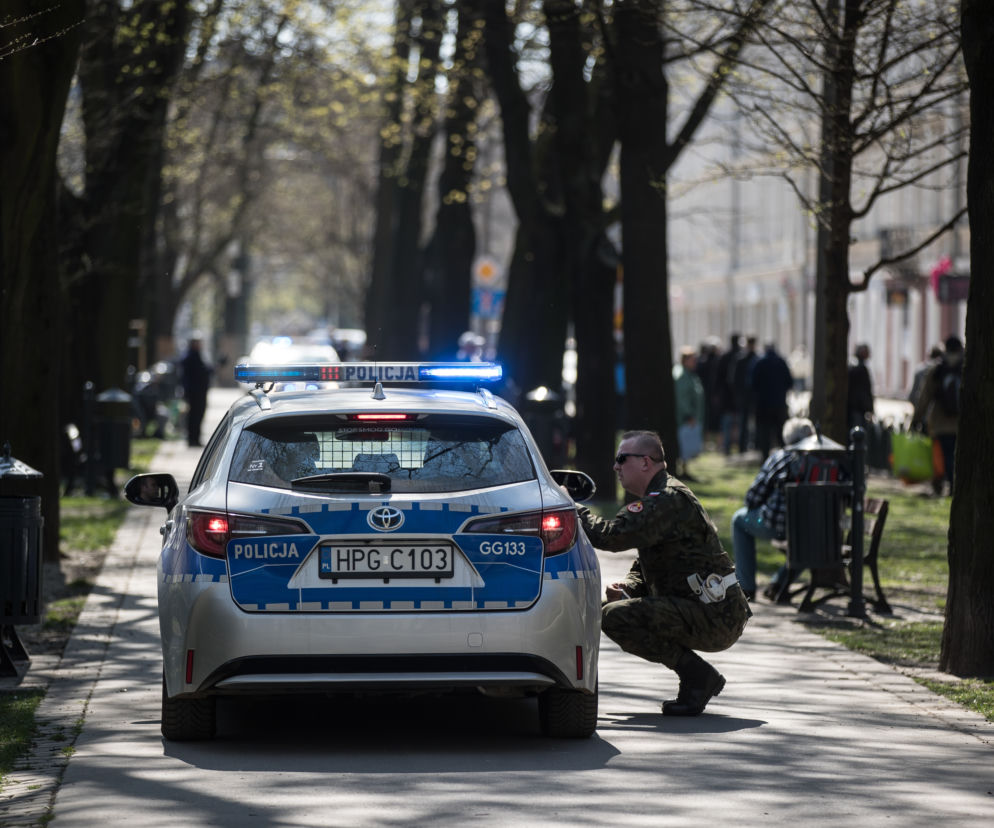 Epidemia GOLASÓW w Małopolsce. Nagi mężczyzna wdrapał się na komin, drugi paradował po mieście