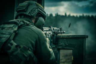 Żołnierze 10 Wrocławskiej Brygady Łączności na poligonie. Intensywne szkolenie i strzelanie z karabinów BOR