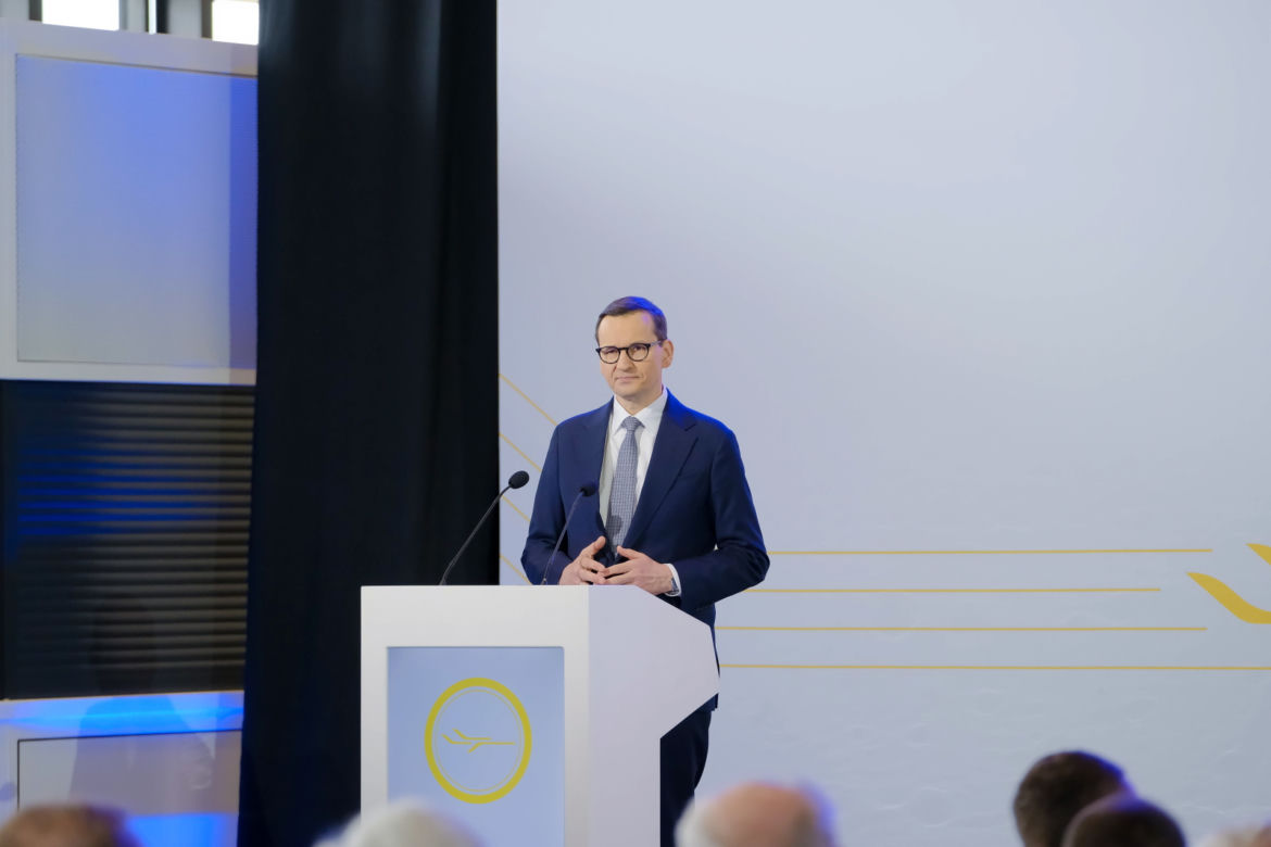 Uroczyste otwarcie lotniska w Radomiu z udziałem premiera