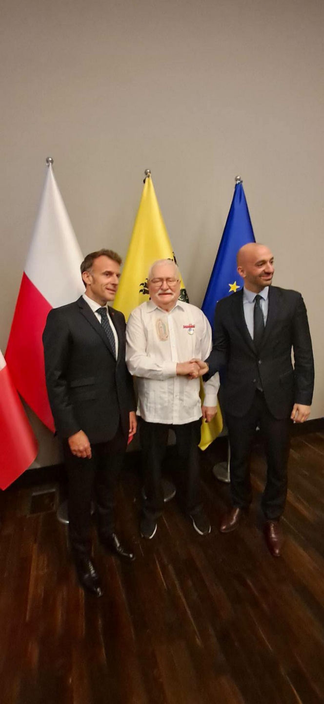Macron i Wałęsa w Gdańsku. Te zdjęcia mówią więcej niż tysiąc słów