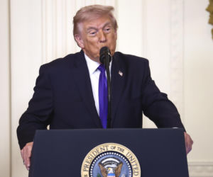 Atak na ambasadę USA w Arabii Saudyjskiej. Trump grozi Iranowi 