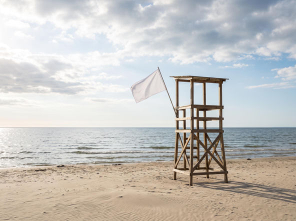 Sinice Mrzeżynie. Czy w Mrzeżynie można się kąpać 30.07? Flaga, warunki pogodowe