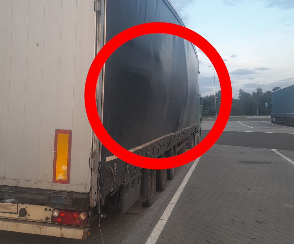 O włos od tragedii na A4 w Palikówce: Ogromny ładunek mógł wypaść w każdej chwili z naczepy