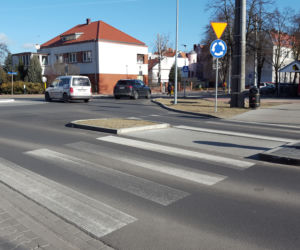 Miasto zapewnia, że to nie była fuszerka. Wiosną poprawione zostaną pasy na ul. Lipowej
