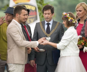 Pierwsza miłość. Radek (Mateusz Banasiuk), Nikola (Anna Kózka), Otylia (Otylia Jędrzejczak)