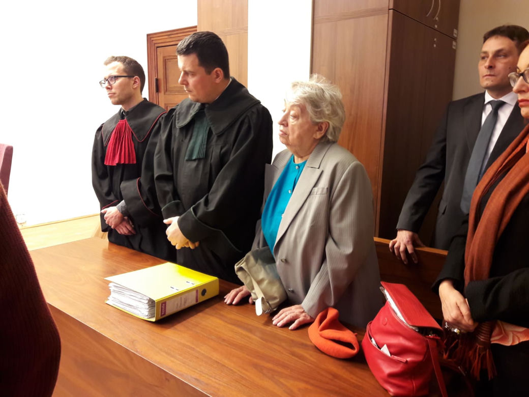 Dwie chusty zaszyte w ciele pacjenta. Lekarz niewinny!
